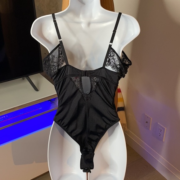 Black La Senza lace bodysuit - Picture 4 of 5